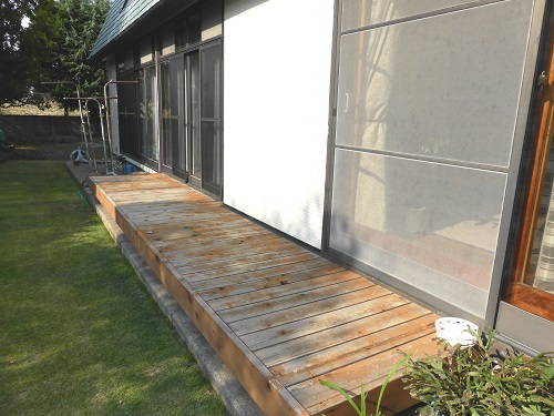 ウッドデッキのメンテナンス。