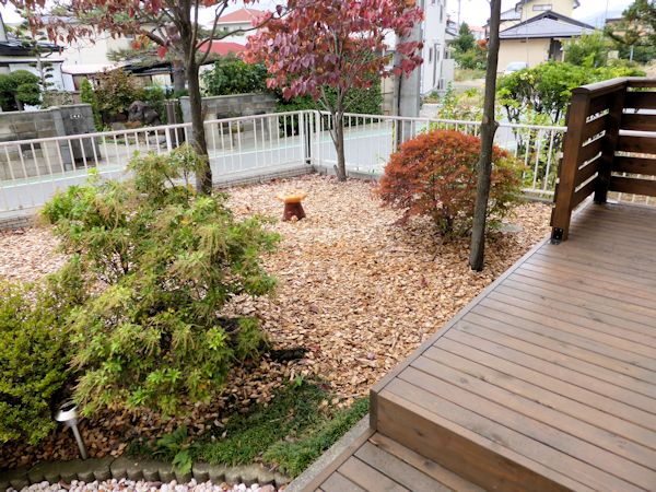 ウッドデッキ＆ウッドチップ。