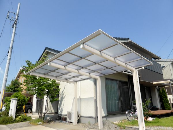 白いエクステリア＆ガーデン。