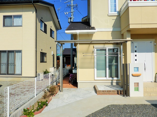 テラス屋根の施工例。