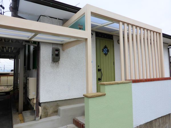 冬の前に、カーポートと玄関の屋根を増設！