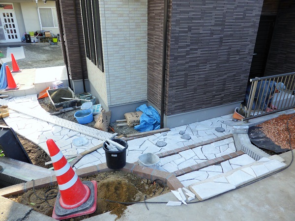 ロートアイアンの手すり。