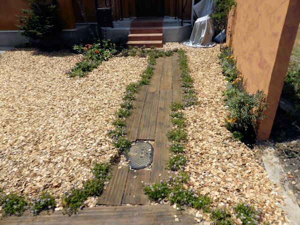 高耐久の新品枕木を大量入荷いたしました。