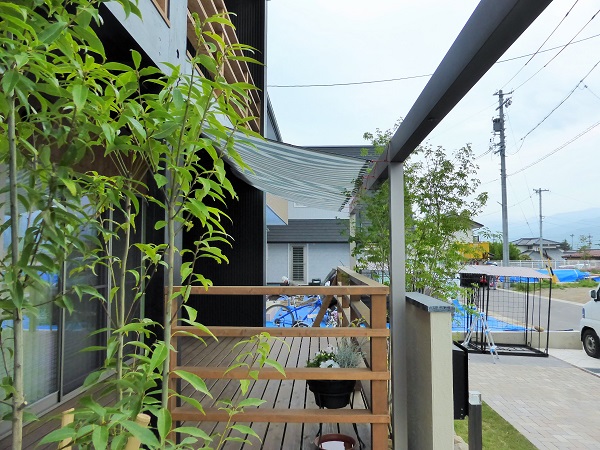 素材にこだわったナチュラル・エクステリア。