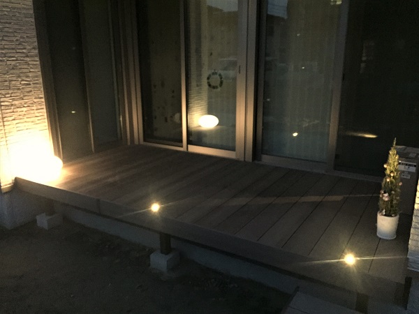 角地に建つ住宅のエクステリア＆ガーデン。