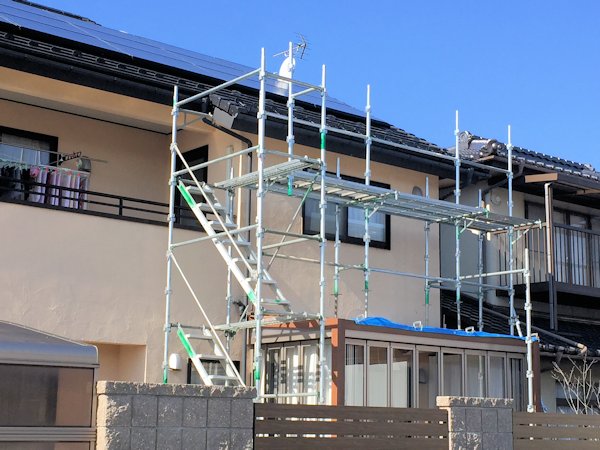 落雪防止の雪止め工事。