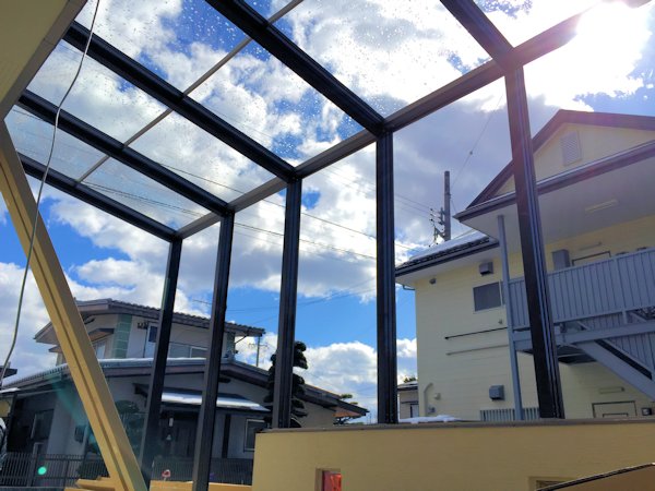 ガーデンラウンジ　サイドスルー＋オープンテラス。