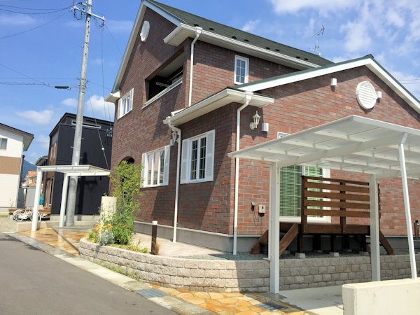 曲線で作る、優しくナチュラルな雰囲気のエクステリア。