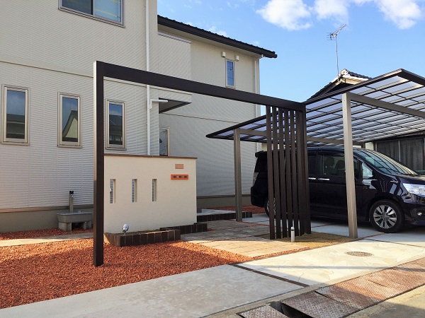 クランクで入るアプローチ。