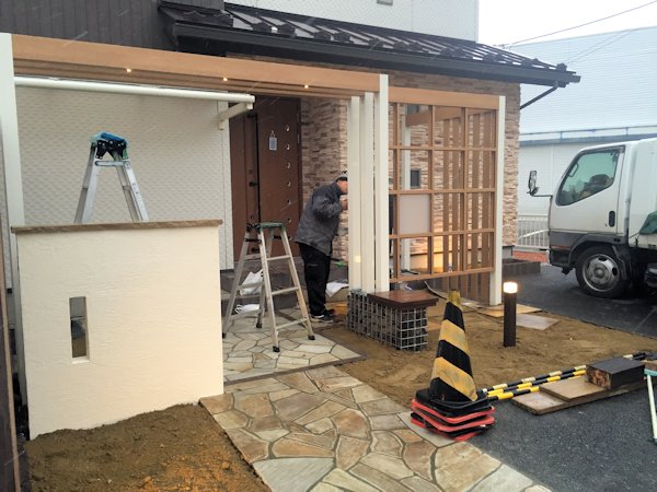 ツートンでシンプルにまとめたエクステリア。