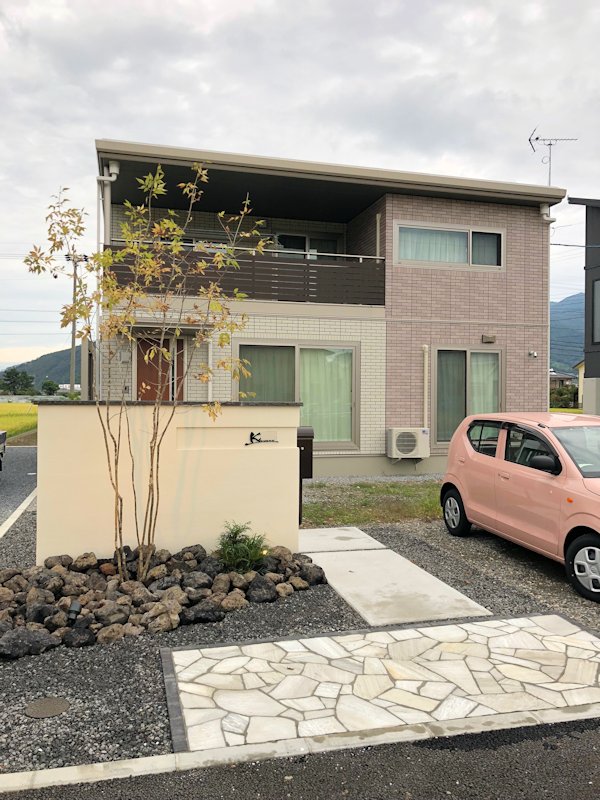 スタイリッシュなファサード空間が完成しました！