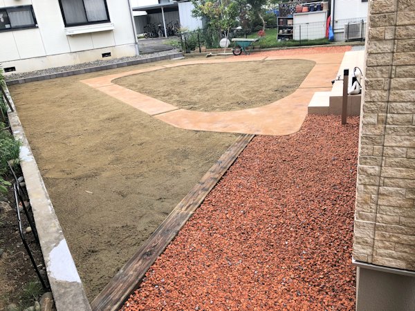 庭を回遊する園路。