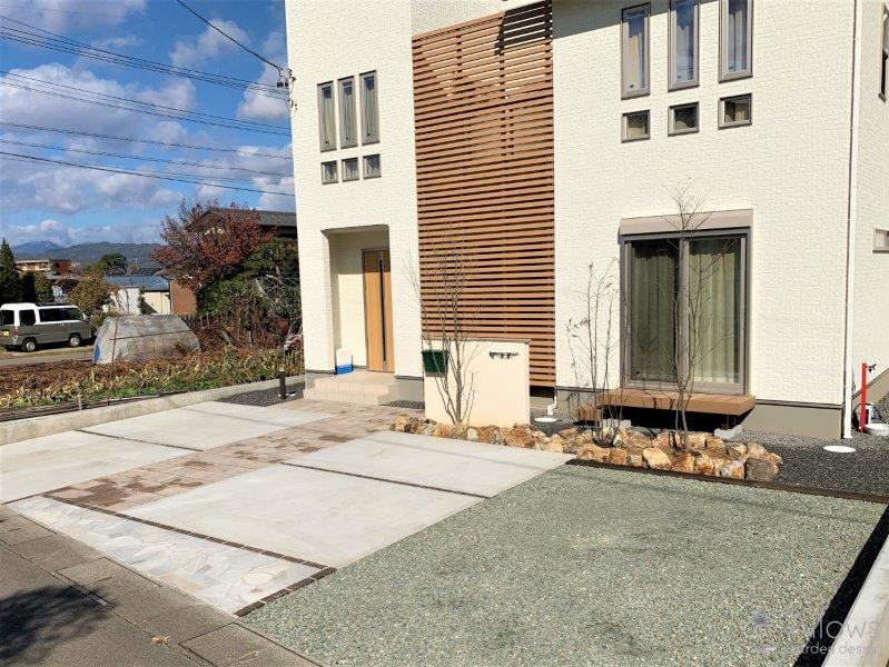 門袖とおがせ石の花壇