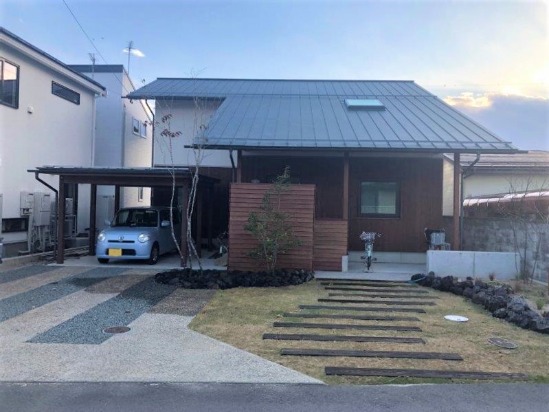 自然素材をふんだんに使ったエクステリア