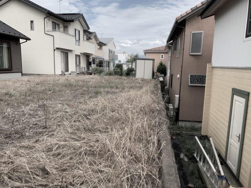 土留めブロックと樹脂フェンス