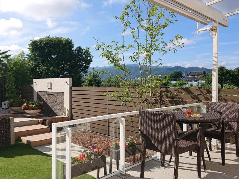 浮遊感のあるテラス空間