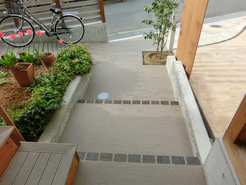 ナチュラルな住宅に合った舗装材