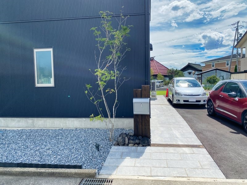 芝のきれいなお庭。