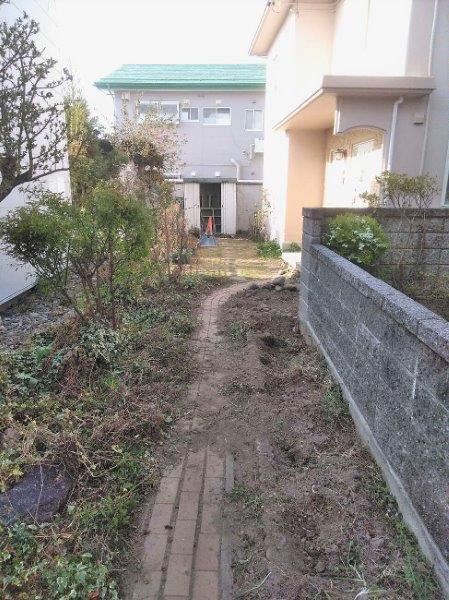 施工中物件のご紹介　～駐車スペースとアプローチ～