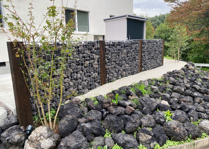 丘の上のガビオン。