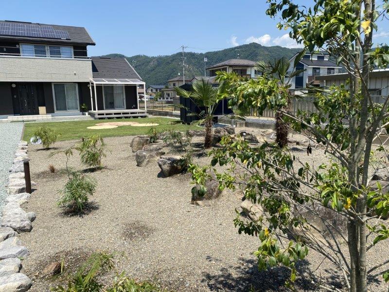 ロック＆ドライガーデン。