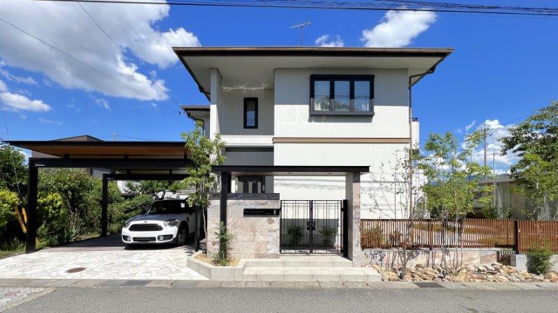 クローズスタイルファサードのライトアップ。