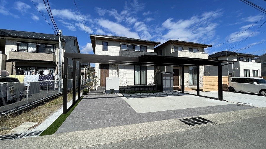 重厚感のある梁延長カーポート