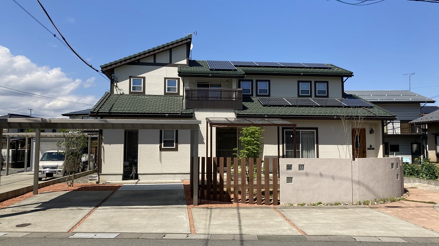 木調タイルテラスとテラス屋根