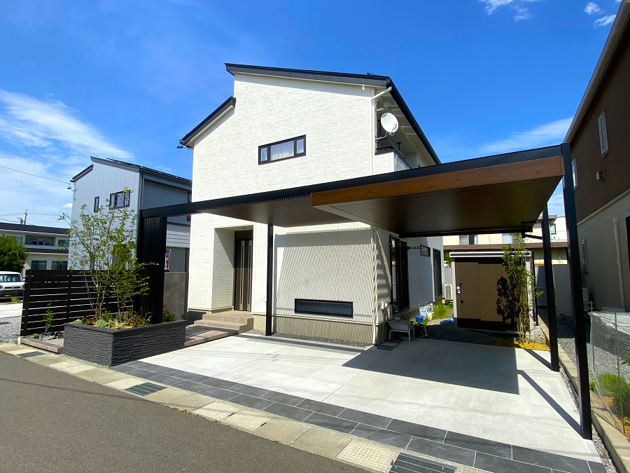 異素材の天井でオリジナルのカーポートを実現