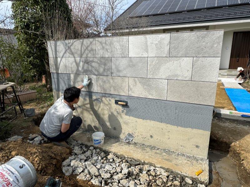 庭のリフォーム　タイル＆天然石張り。