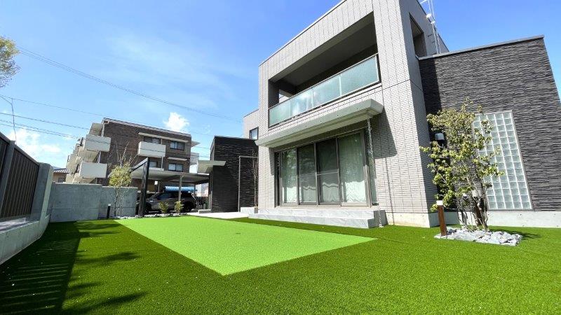 緑が映えるお庭のご紹介です。