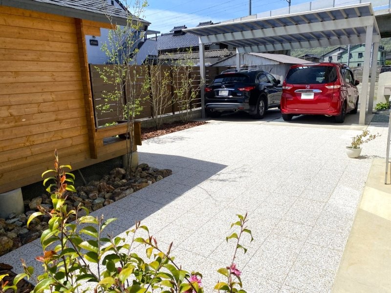 【耐久性抜群】インターロッキング舗装で庭をグレードアップ！