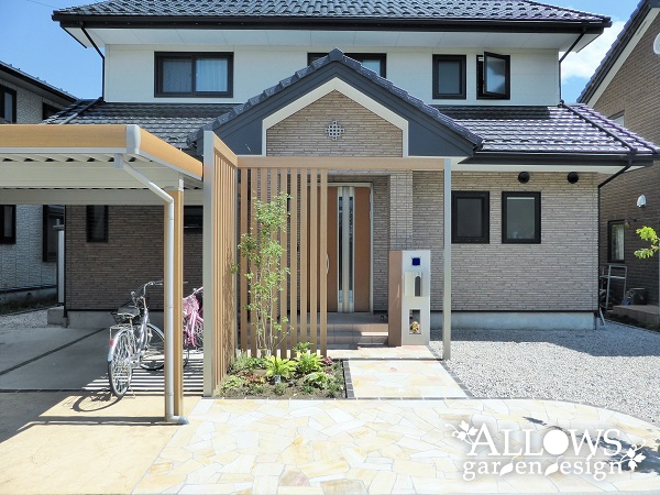 北面アプローチを明るくリフォーム