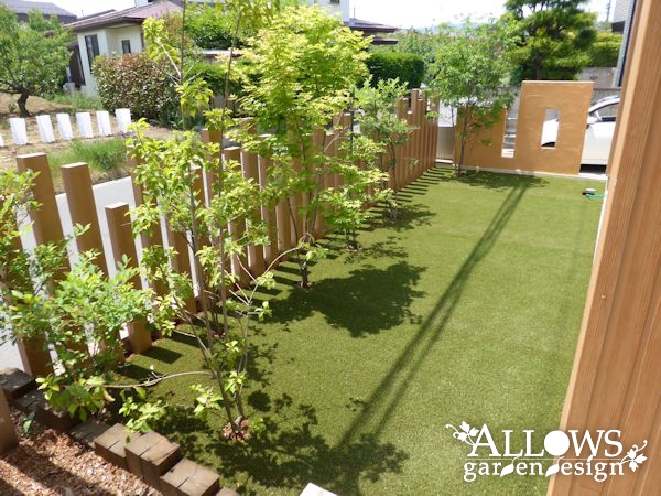 外壁とコーディネートしたスリットフェンス