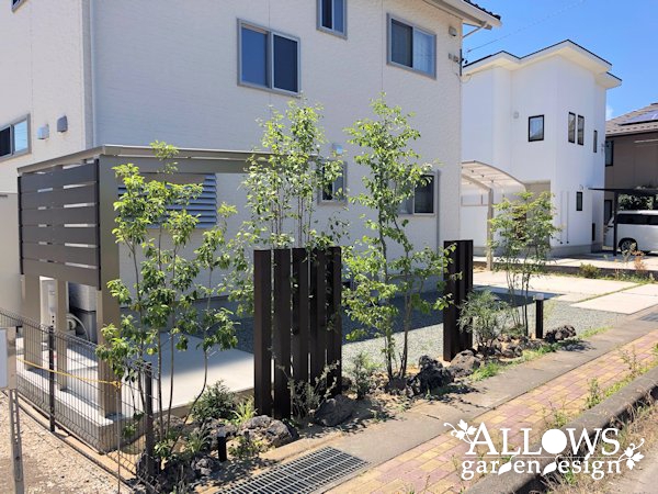 石と植栽、そして異素材のコラボレーション