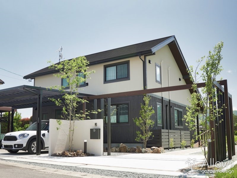 落ち着いた雰囲気の、高級感のあるファサード