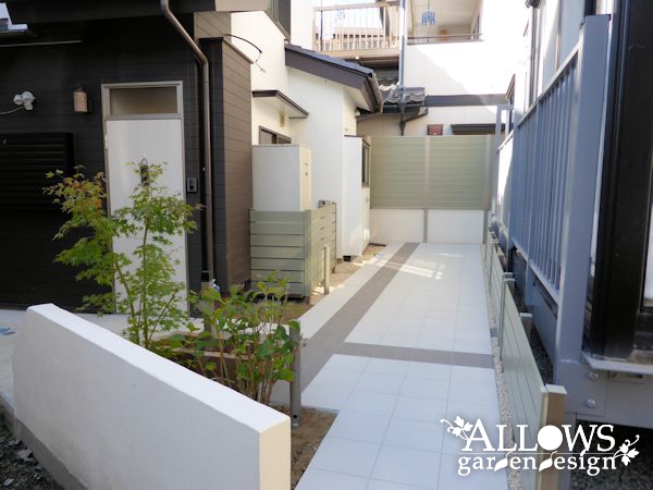 爽やかなグリーンの木目調フェンス