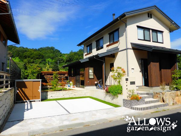 ジャパニーズモダンの家に調和したエクステリア