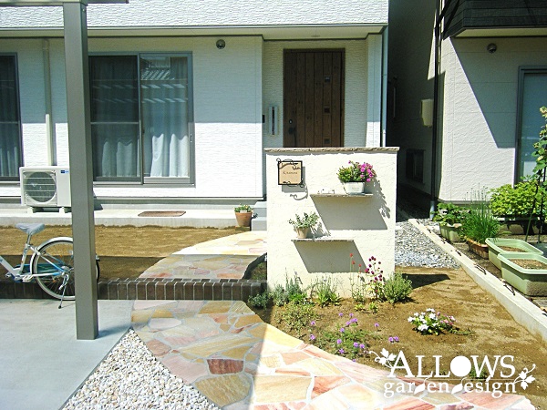 天然石のグラデーションとこだわりの門柱