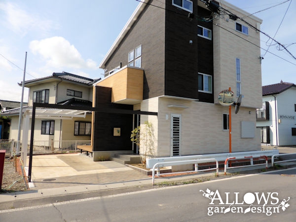 外壁と床舗装のコーディネート