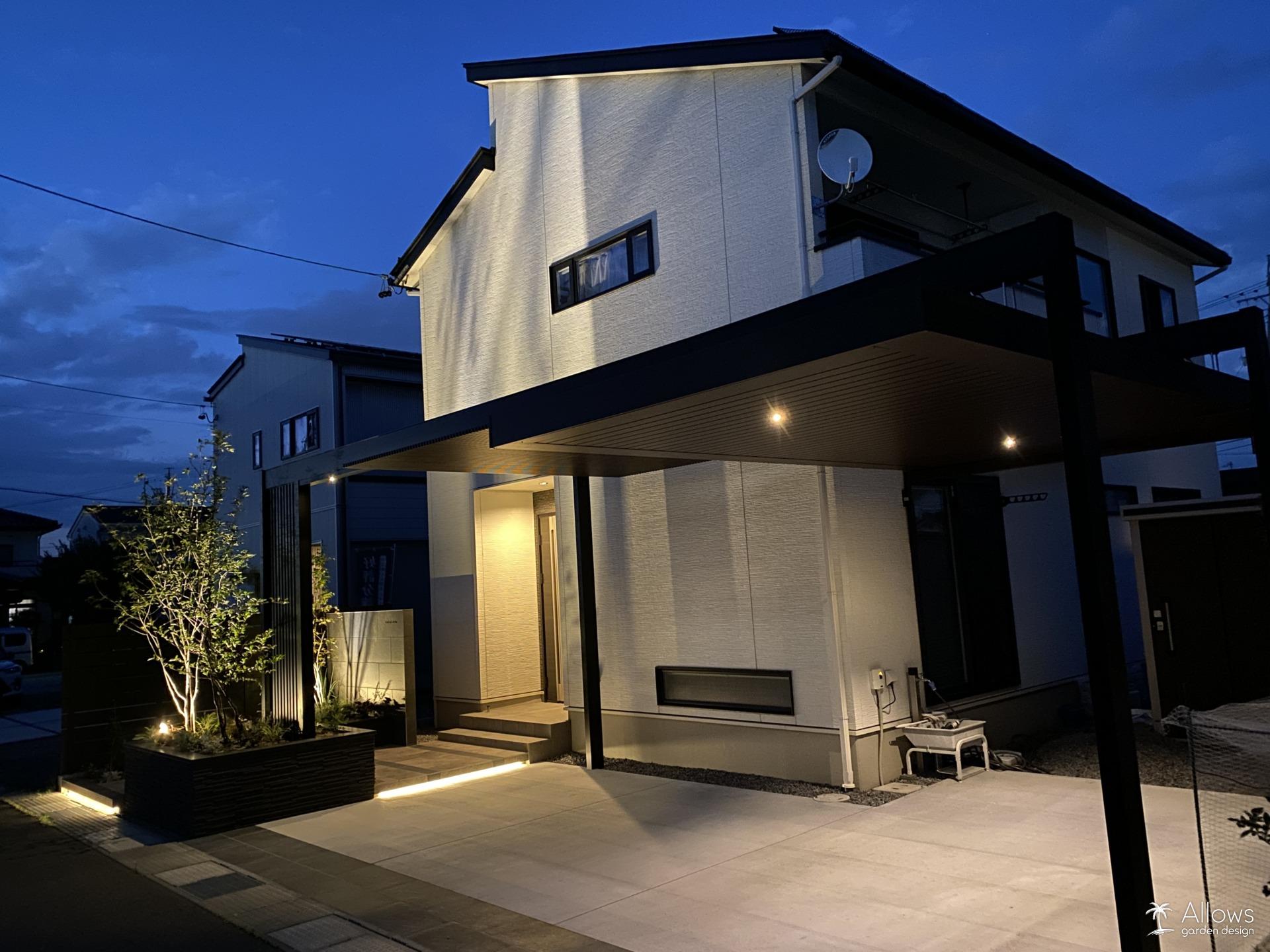 Uスタイルアゼスト　特別仕様　ナイトシーン