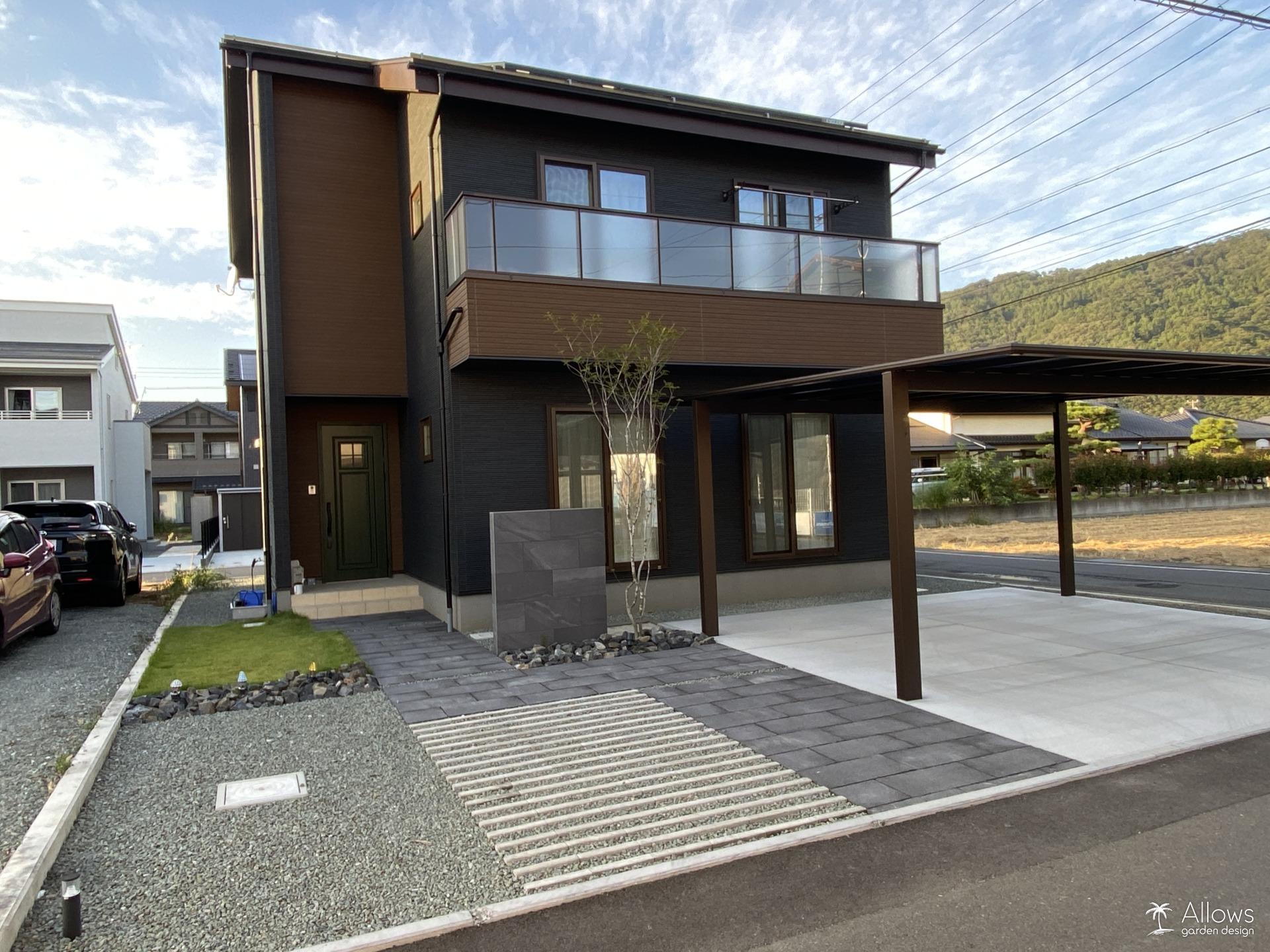 駐車スペース＋遊び場、どちらも叶える外構アイデア