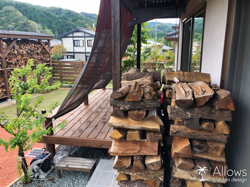 ウッドを多用したナチュラルなエクステリア