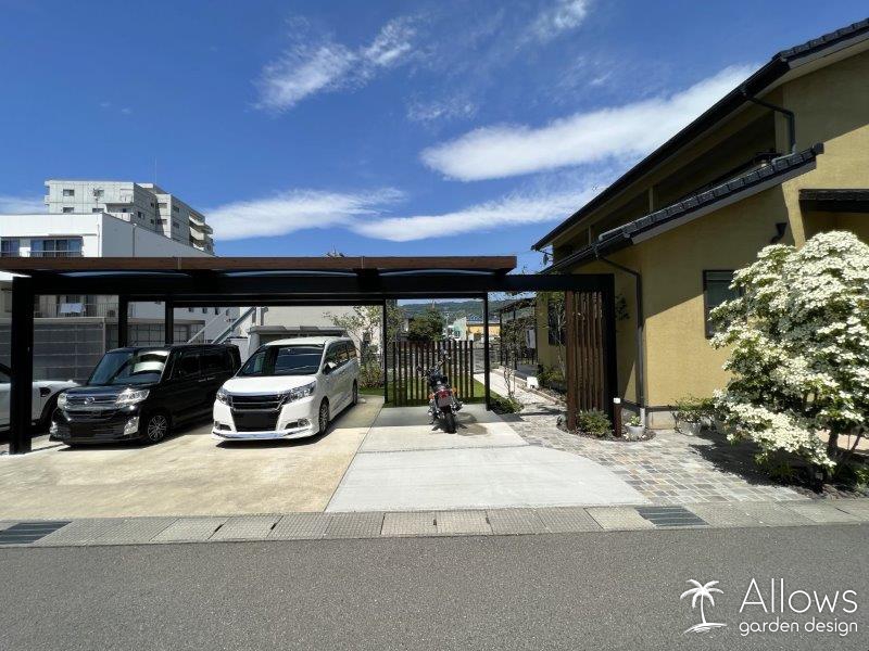 カーポートの柱移動で、広い開口幅を実現