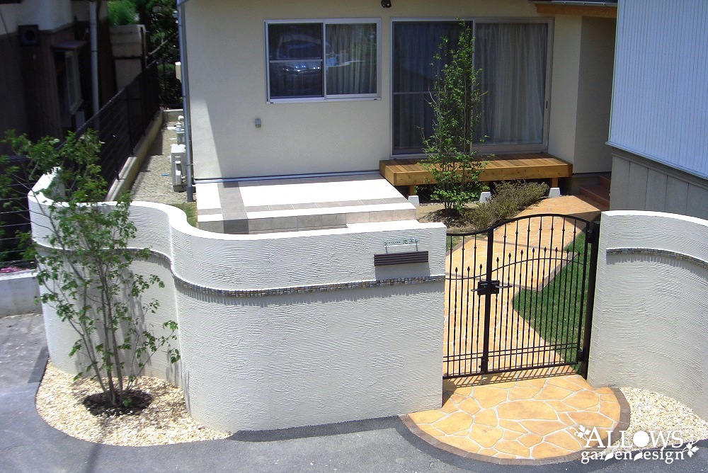 お洒落な目隠しの塗り壁、アートウォール