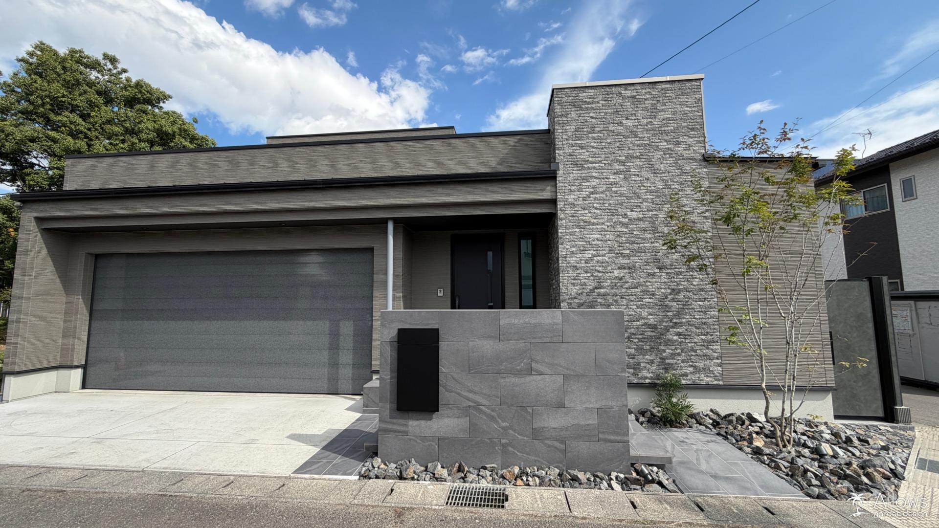 タイル門袖とアプローチ