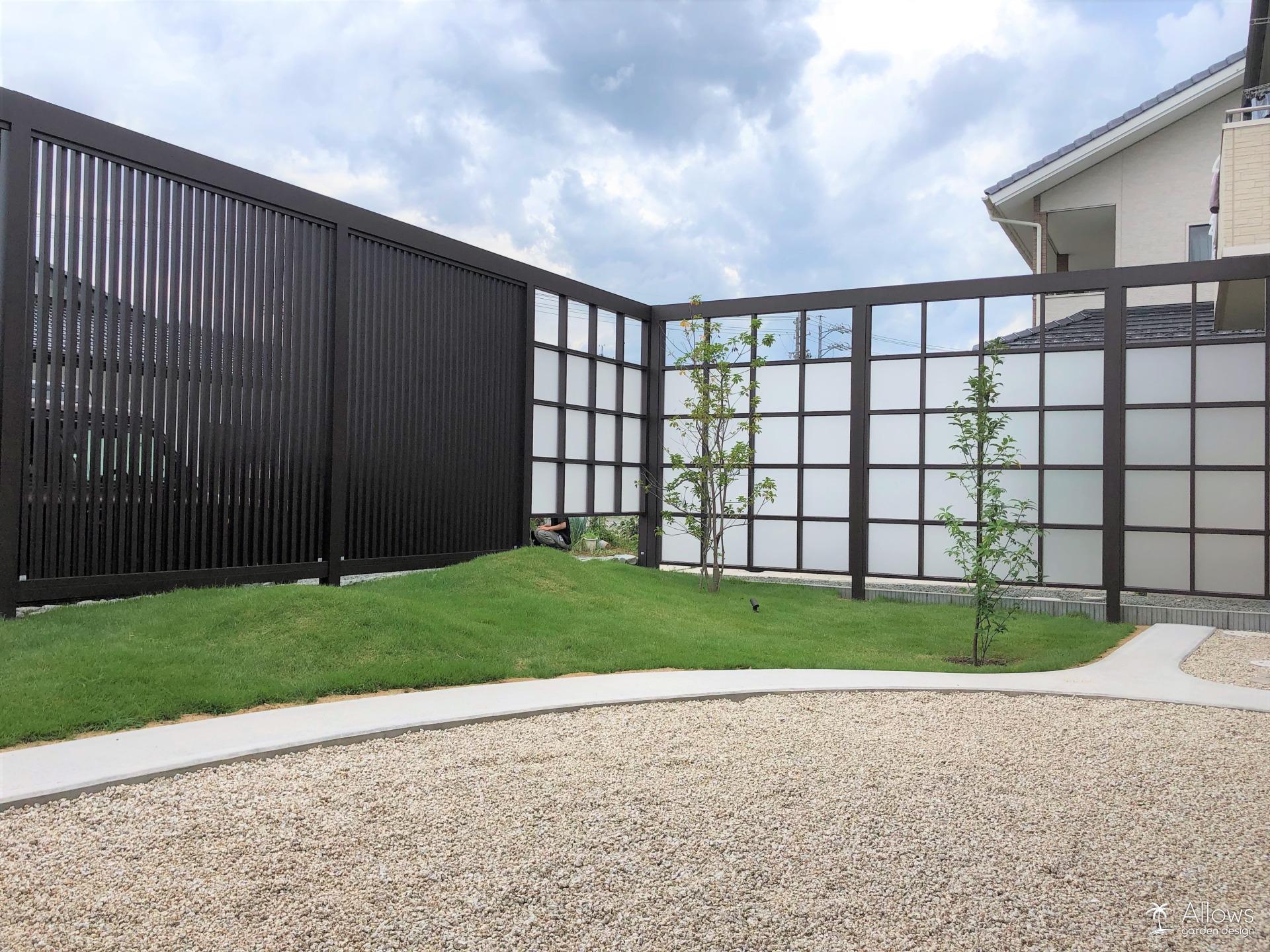 プラスG 縦格子×スクリーン