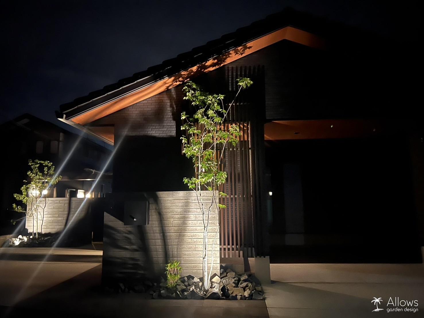 コンクリートブロック門袖×植栽×揖斐黒石×ライト