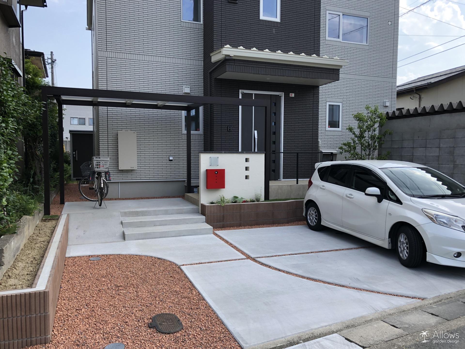 サイクルポートを兼ねたアプローチ屋根