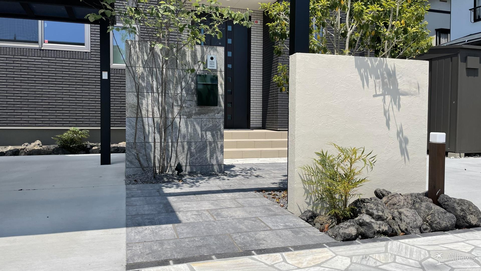 塗り門袖×タイル門袖